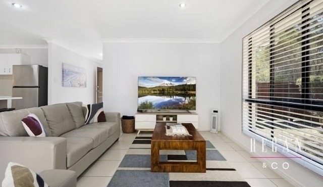 Big Sandstone Point House! Sleeps 10, Bribie