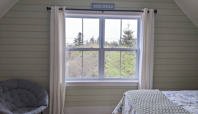 Big Sea Beach House.. 3 bedroom cottage in an oceanside subdivision