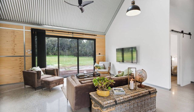 BIG Shed - Getaway for the family in the fabulous King Valley up to 6 guests