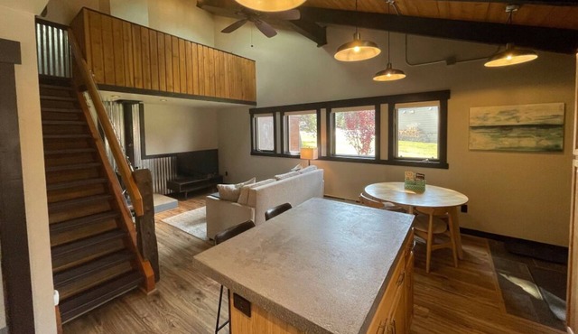 Big Sky Cozy Condo - Town Center, community pool/hot tub/sauna