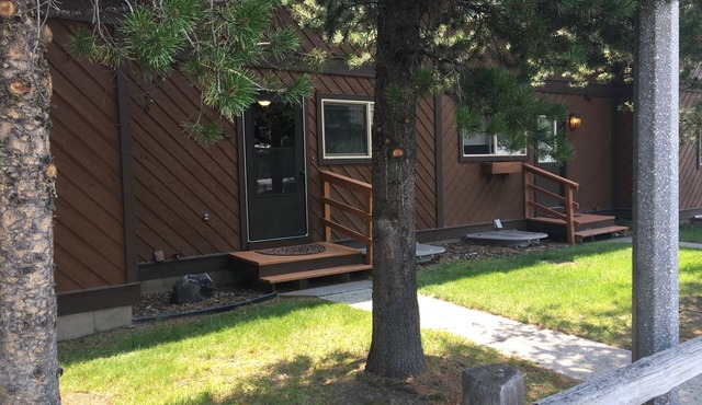 Big Sky Escape - West Yellowstone Townhome