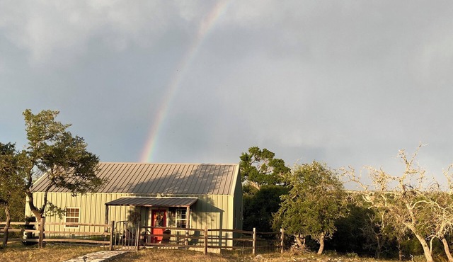 Big Sky Guest House, 2bd, 1bath, Enjoy the stars in Fredericksburg TX!
