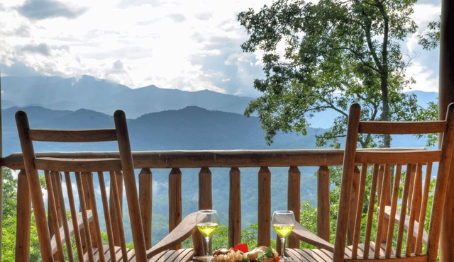 Big Sky Lodge - Free Rafting Adventure - Hot Tub - Secluded Sunset View