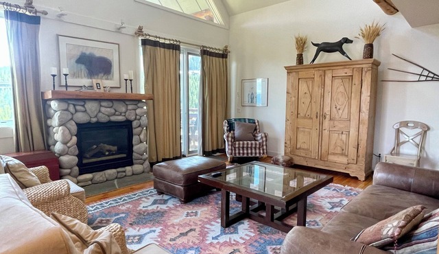 Big Sky Resort Ski in and out -Mountain Views from your hot tub