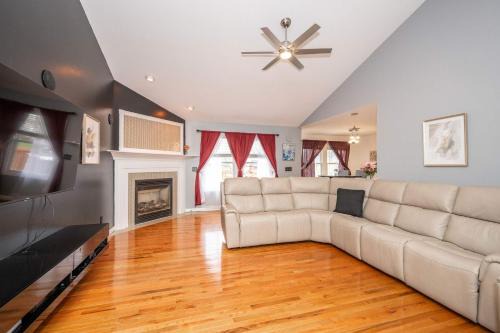 Big Sky Retreat - Home for 10