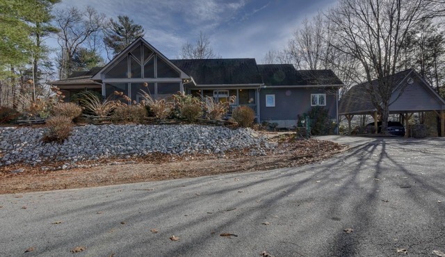 Big Sky Retreat - Incredible Mountain Views! Hike, golf, relax and unplug!