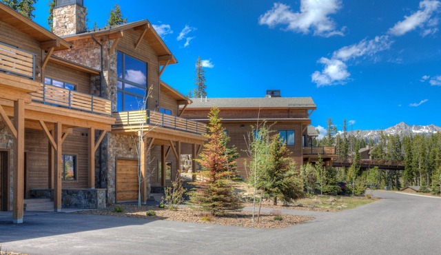 Big Sky Vacation Rentals: Lodgeside 4B