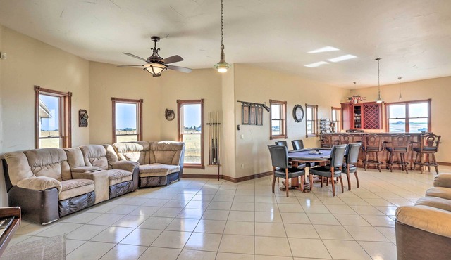 Big spacious ranch with pool table and gaming room beautiful mornings and nights