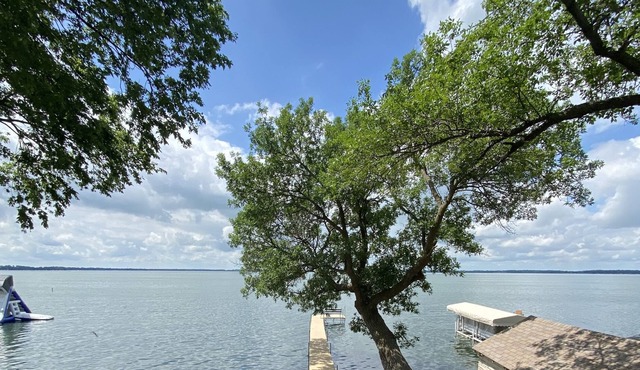Big Spirit - Lake Front Getaway