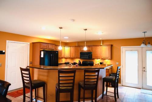 Big Sprawling house/large lot 15min to Downtown St.Louis