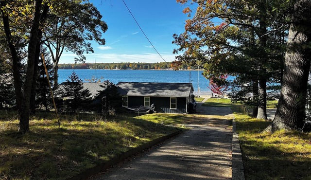 Big Star Lake Waterfront 4-bedroom cottage