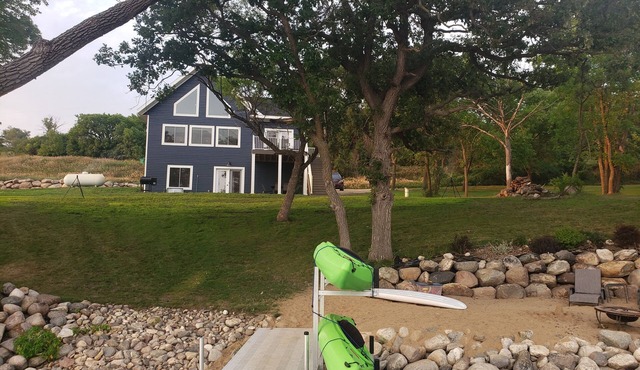 Big Stone Lake Cabin Rental - Dock Fishing, Beach, Kayaks, Firepit, Views!