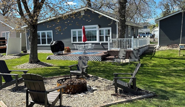 Big Stone Lake Family Cabin: LAKEFRONT