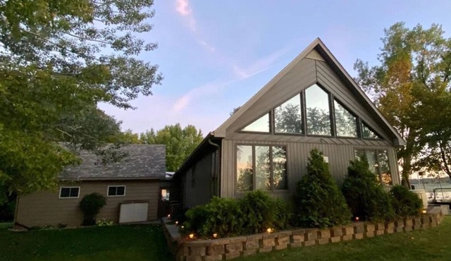 Big Stone Lake Family Cabin II: Lakefront