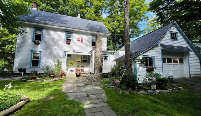 Big storybook farmhouse in Roscoe, Trout Town USA, a classic Catskills retreat!