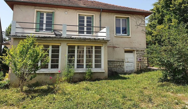 Big summer house in the charming village of Meyssac