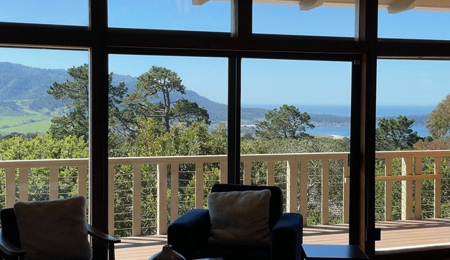 Big Sur-Style Lodge in Carmel - PANORAMIC VIEWS! Hot-Tub, Game Room/Pool & Dogs