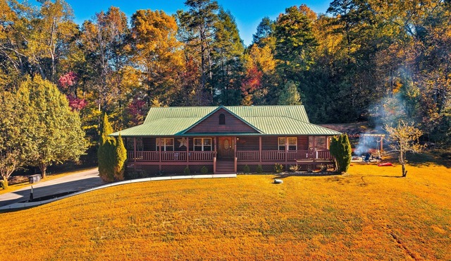 Big Swim Spa| Fire Pit| Dog| Easy Drive| 3 KingBed