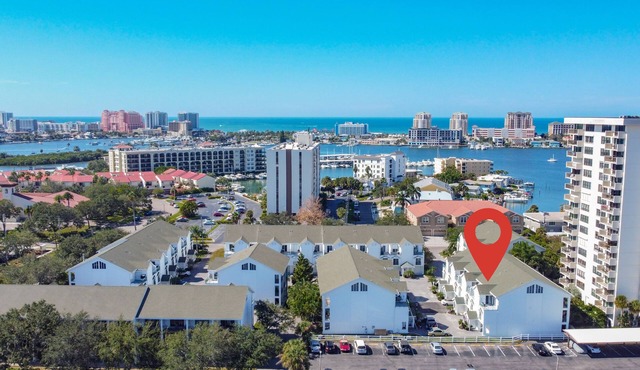 Big TH w Pool, Hot Tub & Short Walk to the Beach! 30+ Day Rental