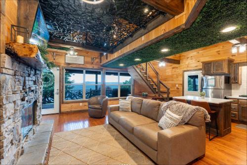 Big Time Hill Cabin with an indoor pool hot tub & great views