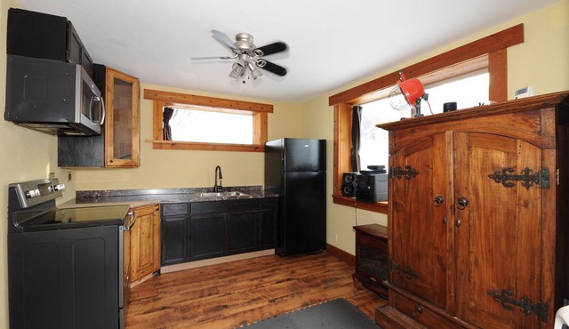 BIG TINI CABIN for Rent Long Term Preferred