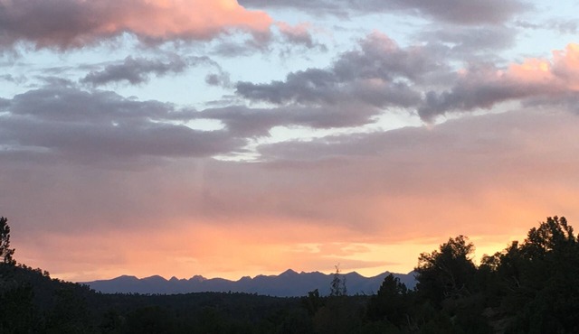 Big Tiny Home w/Huge Deck w/amazing views of the Sangre Mountains (Off-Grid)