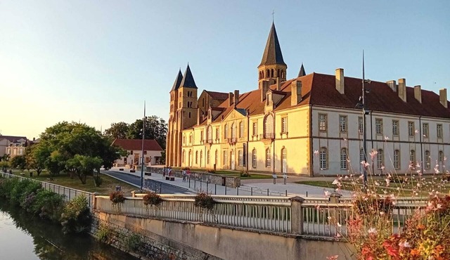 Big Townhouse in Paray le Monial for 25 people