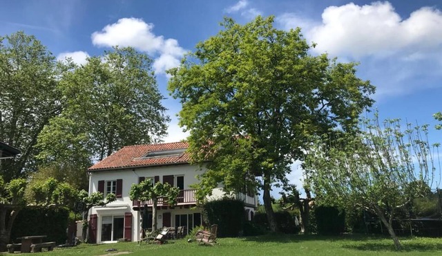 Big traditional basque villa with enclosed garden