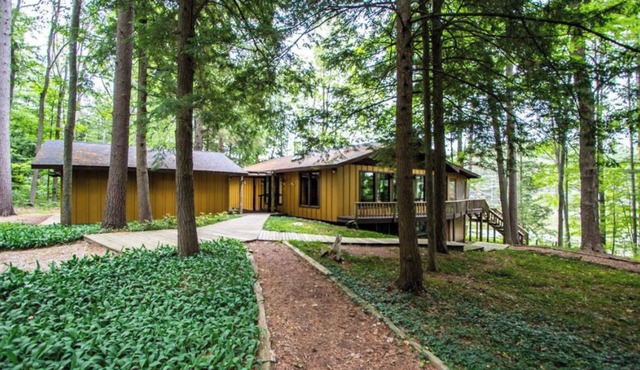 Big Twin Lodge-Spacious, Lake Life, Off-Roading, Snowmobiling, Wooded Seclusion!