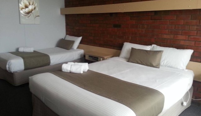 Big Valley Lakeside Paradise Motor Inn