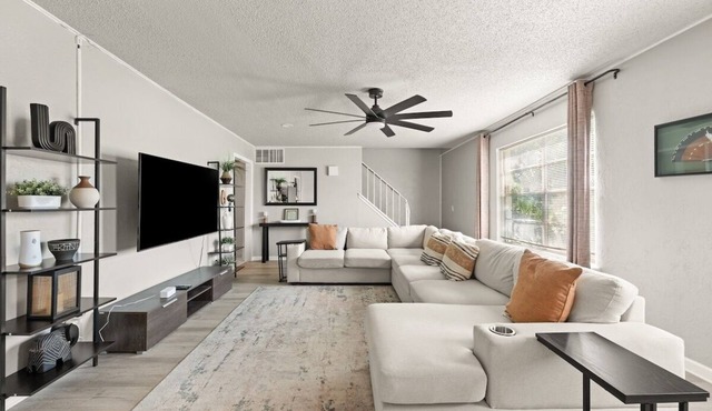 Big Value Retreat Spacious 3BR + Backyard