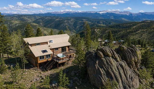 BIG Views 4 Bed Home, Pet Friendly + Hot Tub!