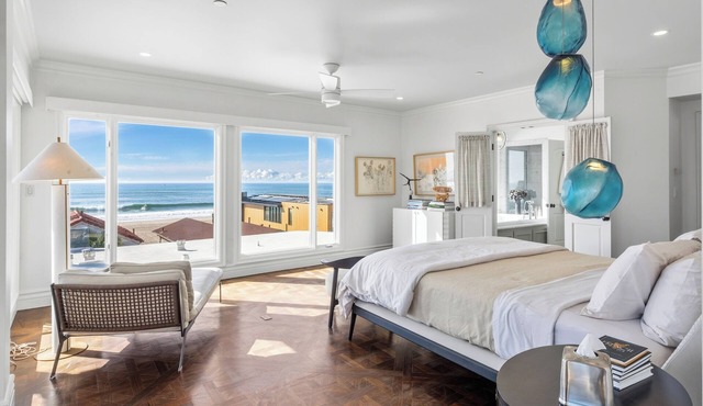 BIG VIEWS,ELEGANT,STEPS TO SAND AND TOWN