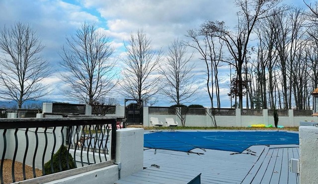 Big Views Farmhouse w Pool Near Charlottesville