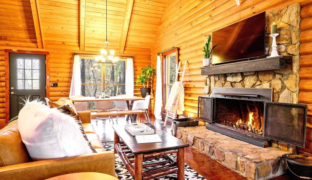 Big Warm Hug of a Cabin! Luxury Linens, Best Coffee Station for Miles