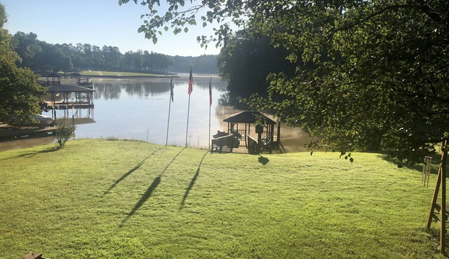 Big water Lake Wylie views on quiet cove, private acre property near Belmont