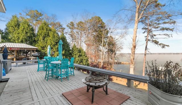 BIG WATER views in Abbeville: 3BR, Master Ste, Hot Tub, Ice Machine, Beach Area