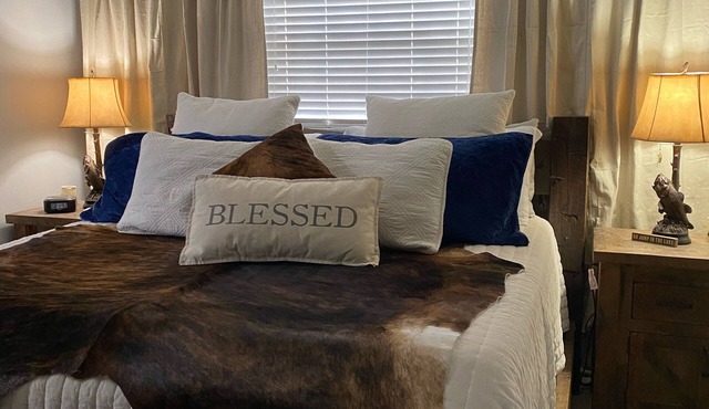 Big Water Views on the main part of the lake. Private Boat Ramp and Fire Pit