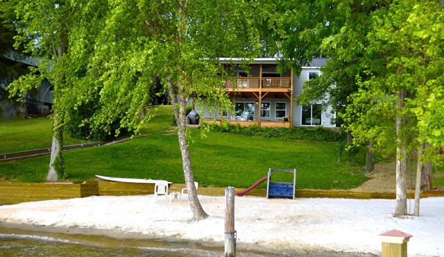 Big water, wide view, amazing sunsets. RATES REDUCED for fall & winter getaways.