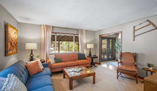 Big Yard Family Getaway | Pets OK | Grill and Hike