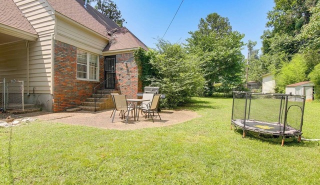 Big Yard Patio + Grill Pet Friendly