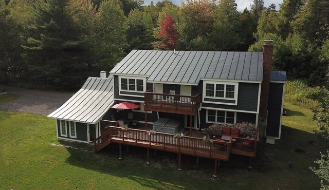 Bigelow Chalet at Killington: 8BR/4.5 BA Pet Friendly Home w/Hot Tub, Fireplace.
