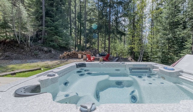 Bigfoot Base Camp-12% off last minute, Hot Tub