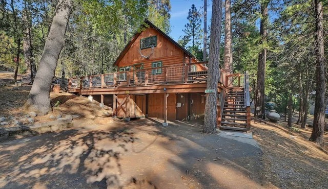 Bigfoot Hideaway – Spacious 5BR Cabin w/Lake Access & Game Area in Twain Harte