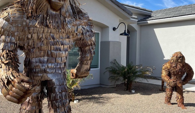 Bigfoot's Bungalow - Larger-than-Life Lake Escapes