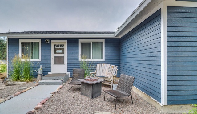 Bigfork Cottage w/Hot Tub ~ 6 Mi to Flathead Lake