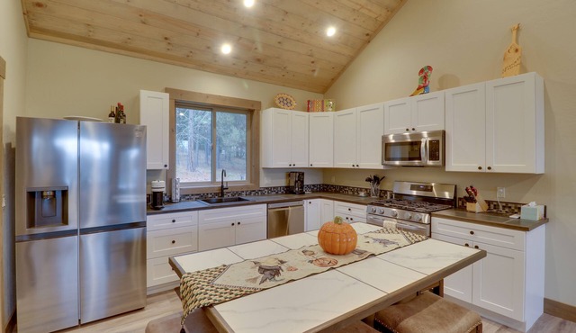 Bigfork Cottage w/Lake Views: 5 Mi to Downtown