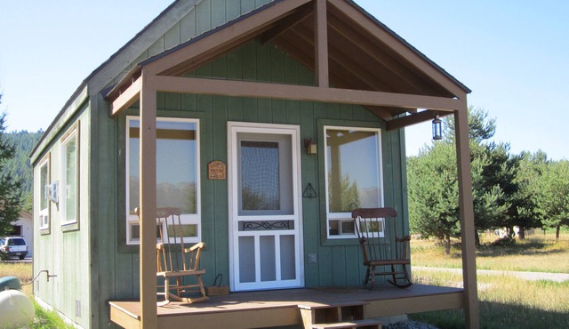 Bigfork Cozy Cabin for Two
