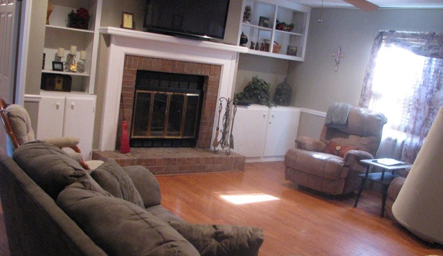 ❤️*Bigger, Better, Best* 3000 Sq. Ft 5 Bedrooms. 3 1/2 baths — Beds for12