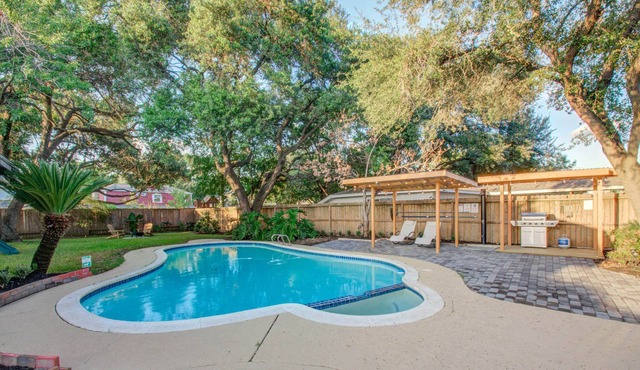 Bigger & Better – Tropical Oasis meets Texas Charm